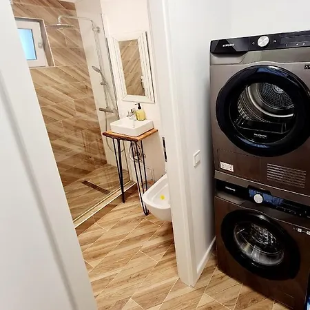 Eden Apartment *